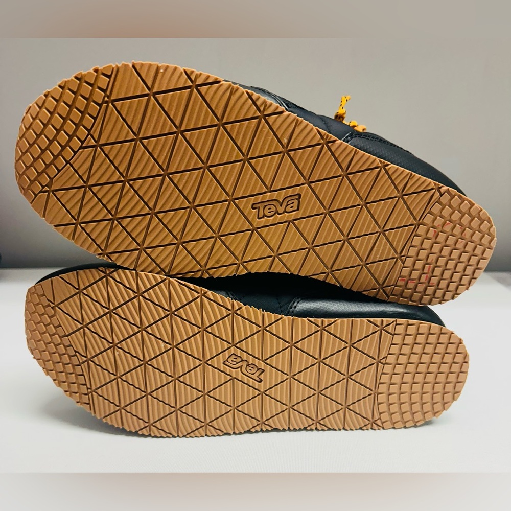 Never worn Teva Green and Black Quilted Ankle Boots - Picture 4 of 8